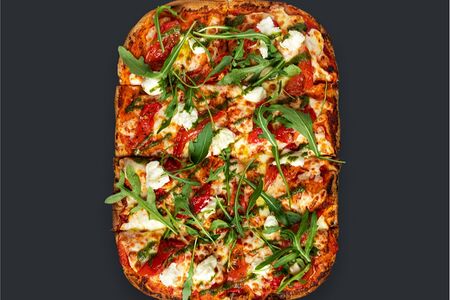 Страчателла с вялеными томатами и песто Pizzapp