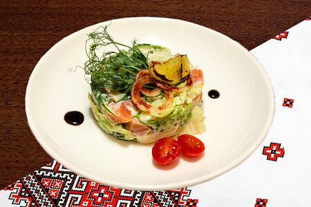 Салат с лососем