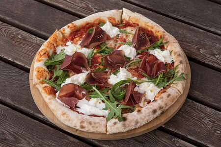 Пицца Брезаола со страчателлой