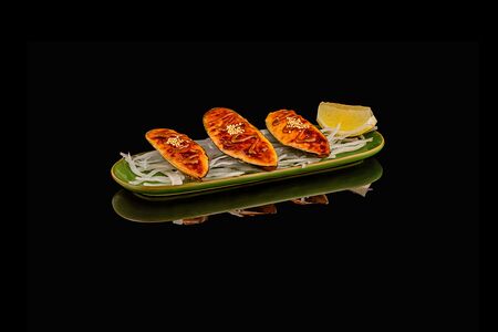 Мидии в икорном соусе