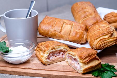 Слойки с ветчиной и сыром