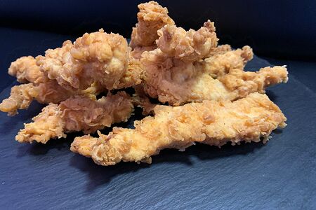 Куриные стрипсы в панировке