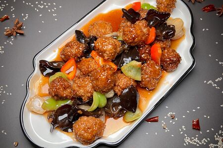 Мясные шарики в рисовом кисло-сладком соусе