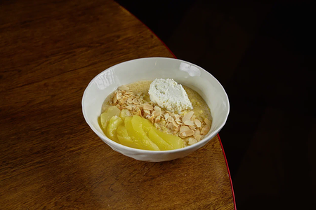 Пшённая каша с маринованной грушей и муссом из маскарпоне