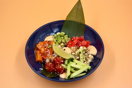 Поке с лососем