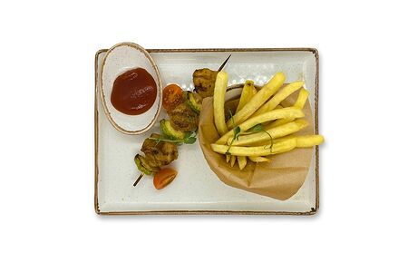 Шашлычок из курочки с картофелем фри