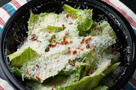 Салат Цезарь с курицей