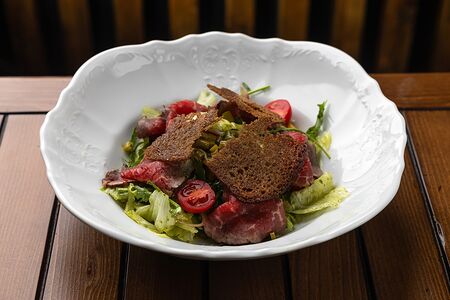 Салат с ростбифом