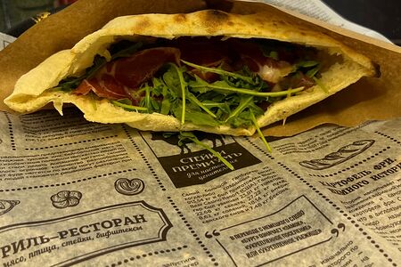 Панини с рукколой и Пармской  ветчиной (свинина)