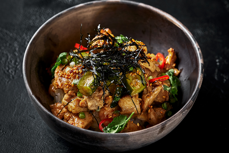 Донбури имбирный цыпленок