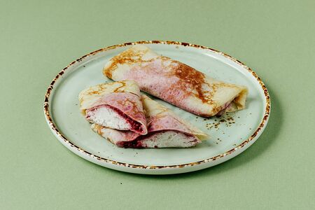 Блинчики с малиной и творогом