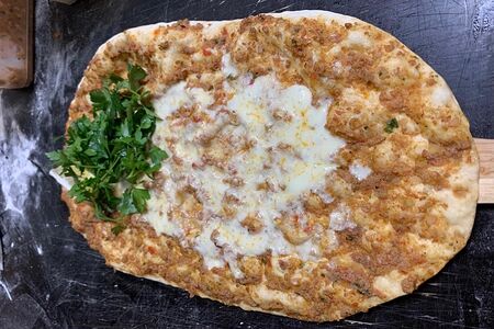 Лахмаджун с сыром