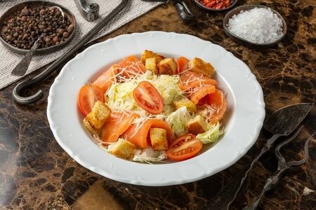 Цезарь с красной рыбой