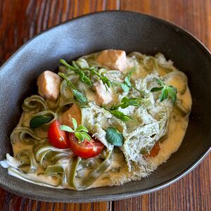 Феттуччине с лососем в сливочном соусе