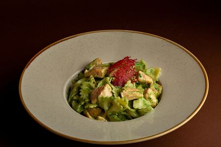 Фарфалле с лососем