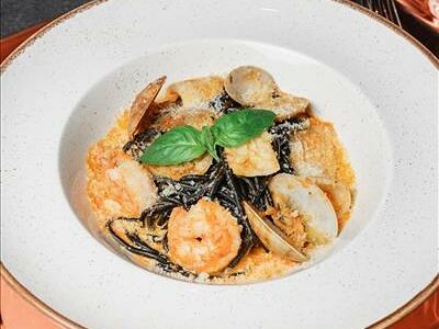 Паста с чернилами каракатицы и морепрдуктами