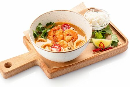 Том ям с креветками и кальмарами