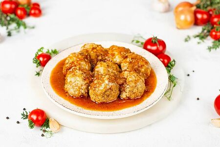 Ежики домашние в томатно-овощном соусе