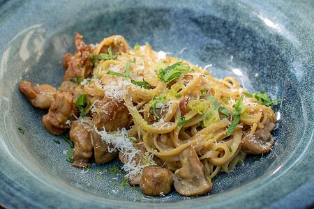 Паста с грибами и цыпленком