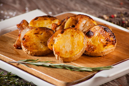 Картофель запеченный со специями