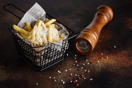 Фри с пармезаном и трюфельным маслом