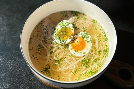 Куриный бульон с лапшой