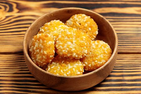 Сырные медальоны с халапеньо