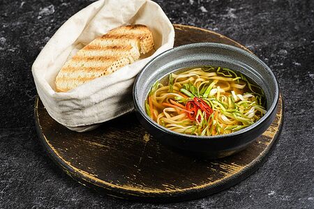 Куриная лапша из домашнего цыпленка