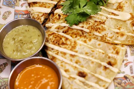 Кесадилья Аль Пастор с ананасом