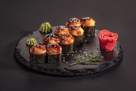 Роллы, запечённые с окунем и креветкой