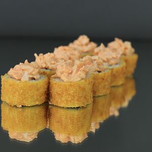 Жареный ролл с пикантным гребешком