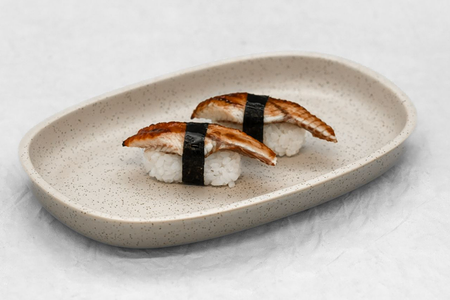 Четыре суши с угрём