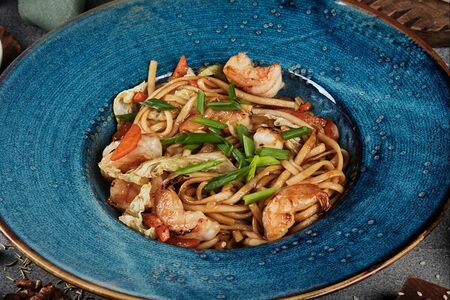 Удон с креветками