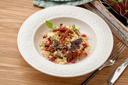 Аджапсандали с хрустящим фундуком и копченым сулугуни