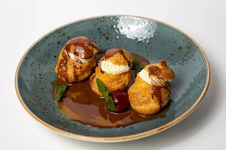 Профитроли, белый шоколад