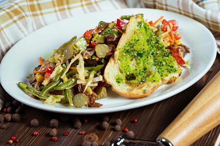 Стейк-салат со стручковой фасолью