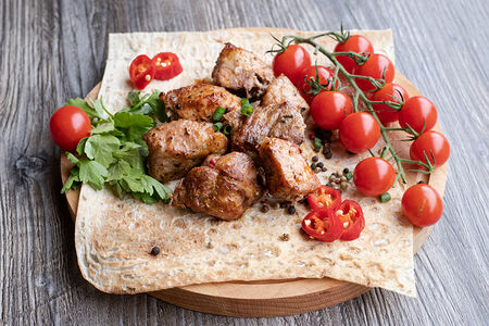 Свиные шейка и окорок