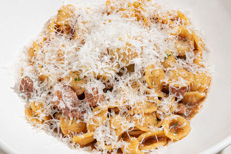 Орекьетте с козленком и запеченным баклажаном