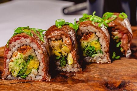 Ролл Татаки из говядины 