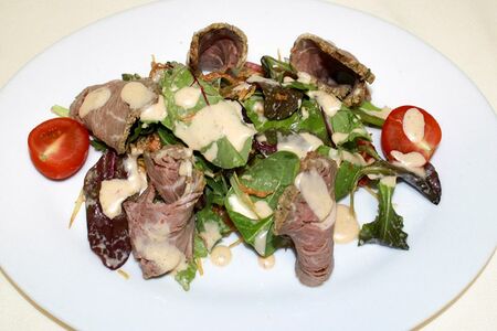 Салат с ростбифом и печеными овощами