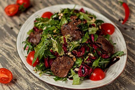 Тёплый салат с печенью