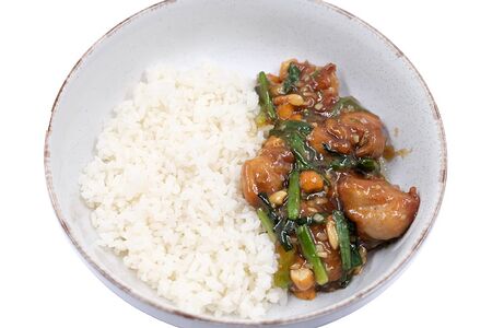 Рис с куриным бедром по-тайски