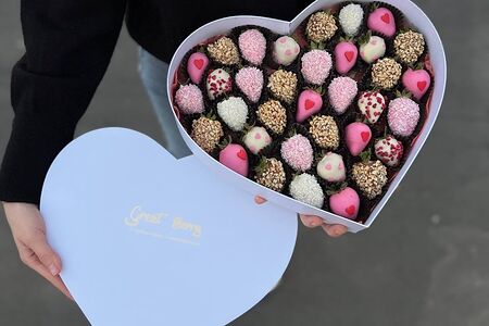 Клубника в шоколаде в сердце №2 Премиум