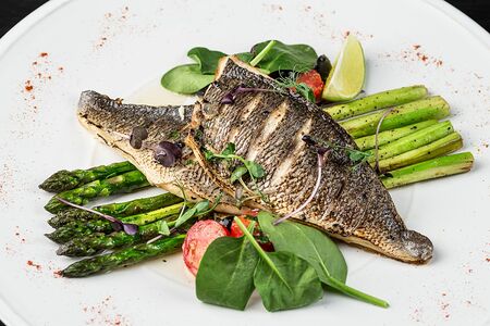 Дорадо со спаржей