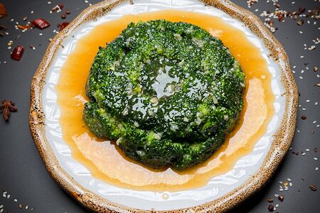 Брокколи под чесночным соусом