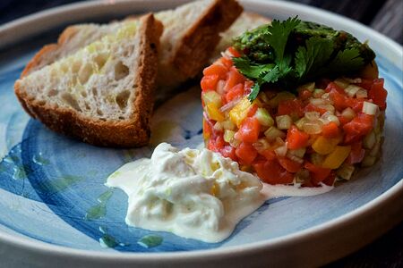 Тартар из лосося с манго