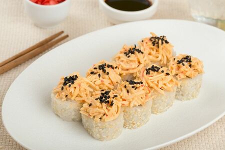 Острый ролл с крабом