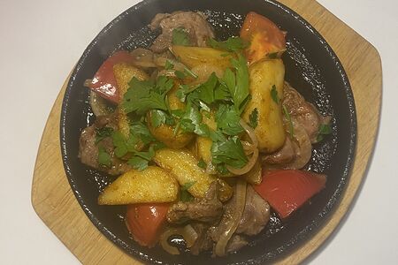 Жаркое с бараниной на сковородочке