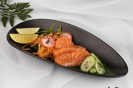 Сашими лосось