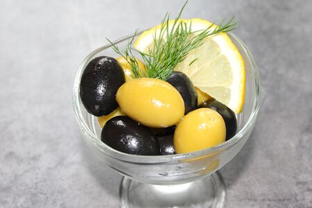 Маслины и оливки